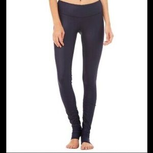 Like new Alo Yoga Idol Head over Heels Ruched Leggings. size small